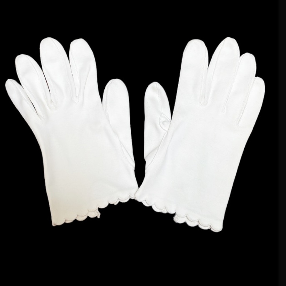 Vintage white fabric scallop hem driving gloves one size